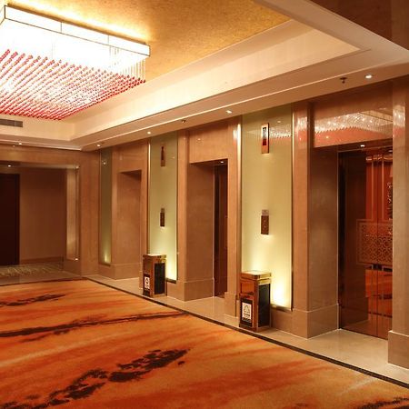 Beijing Wuhuan Hotel Екстериор снимка